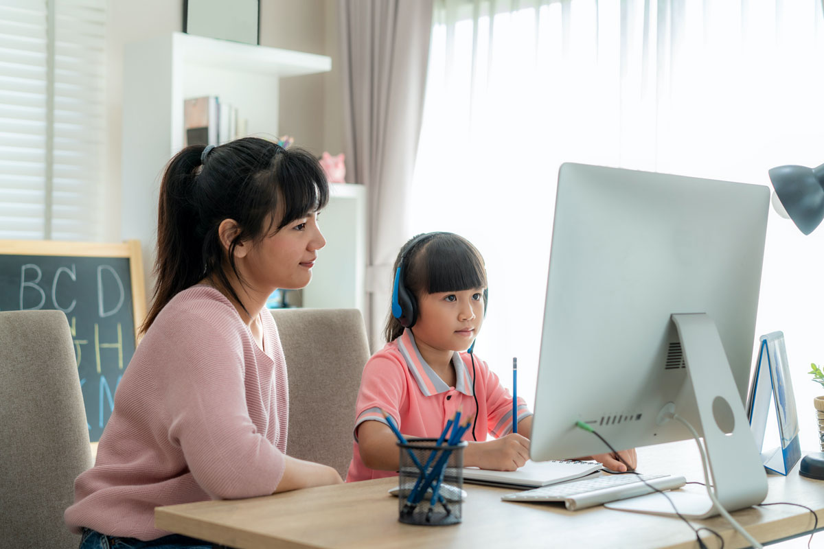 mother with daughter in virtual meeting